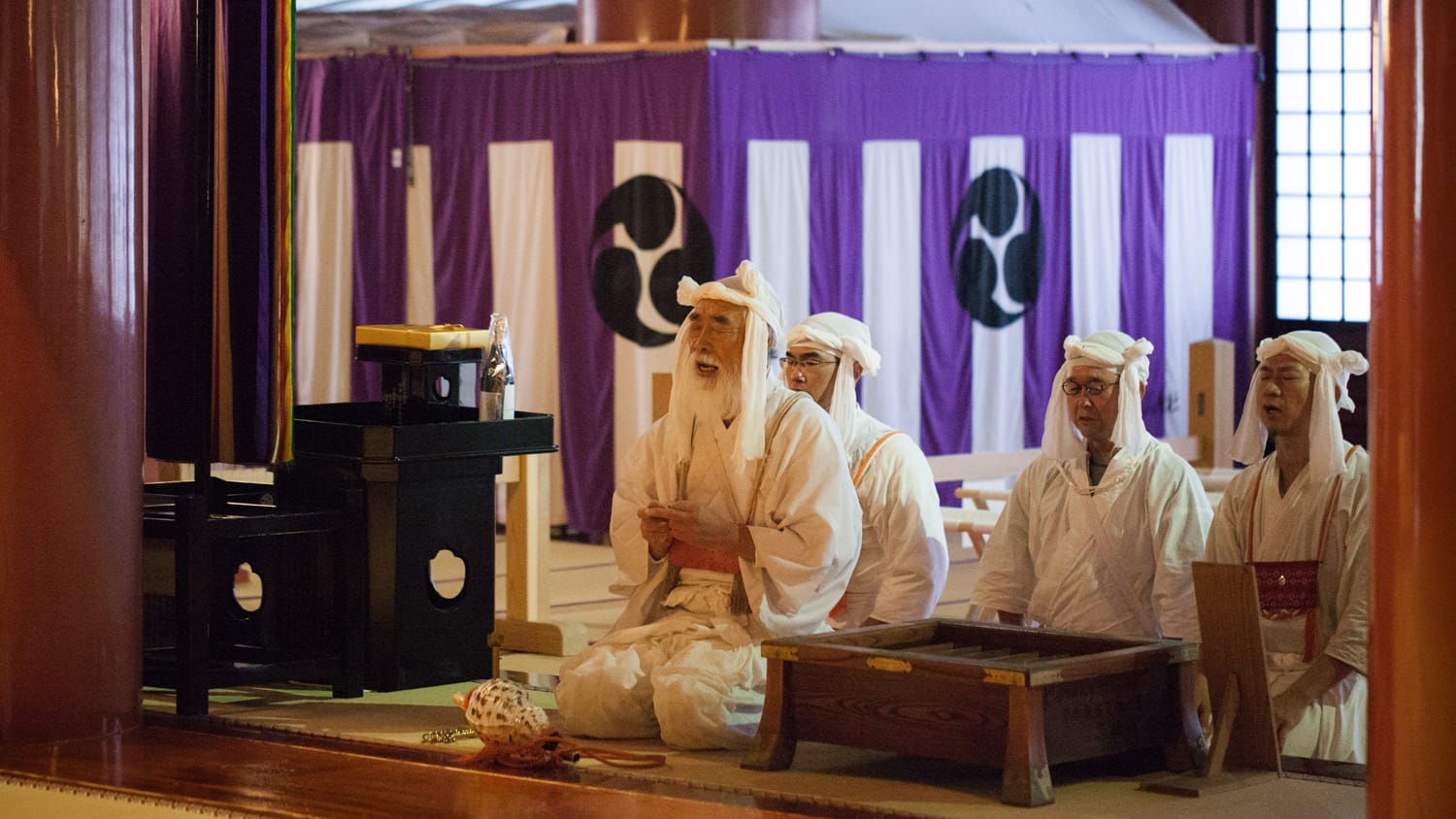 Die Yamabushi praktizieren zwar draussen in der Natur, aber der buddhistische Sanzan-Gosai-den Tempel auf Berg Haguro gilt als wichtige Meditationstätte.