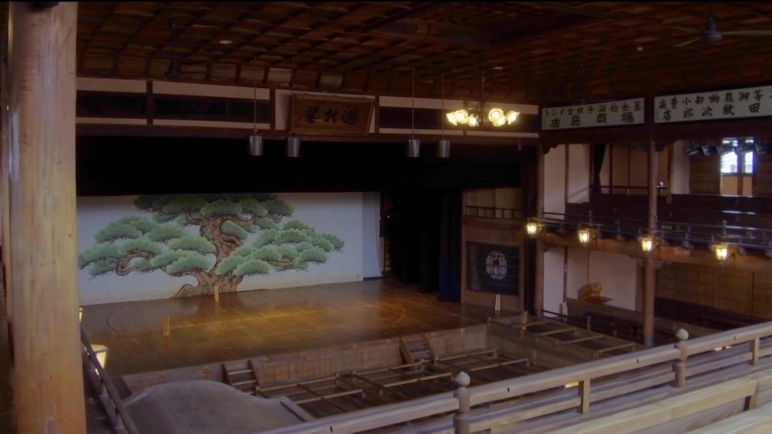 Im Innern des Kabuki-Theaters von Uchiko.