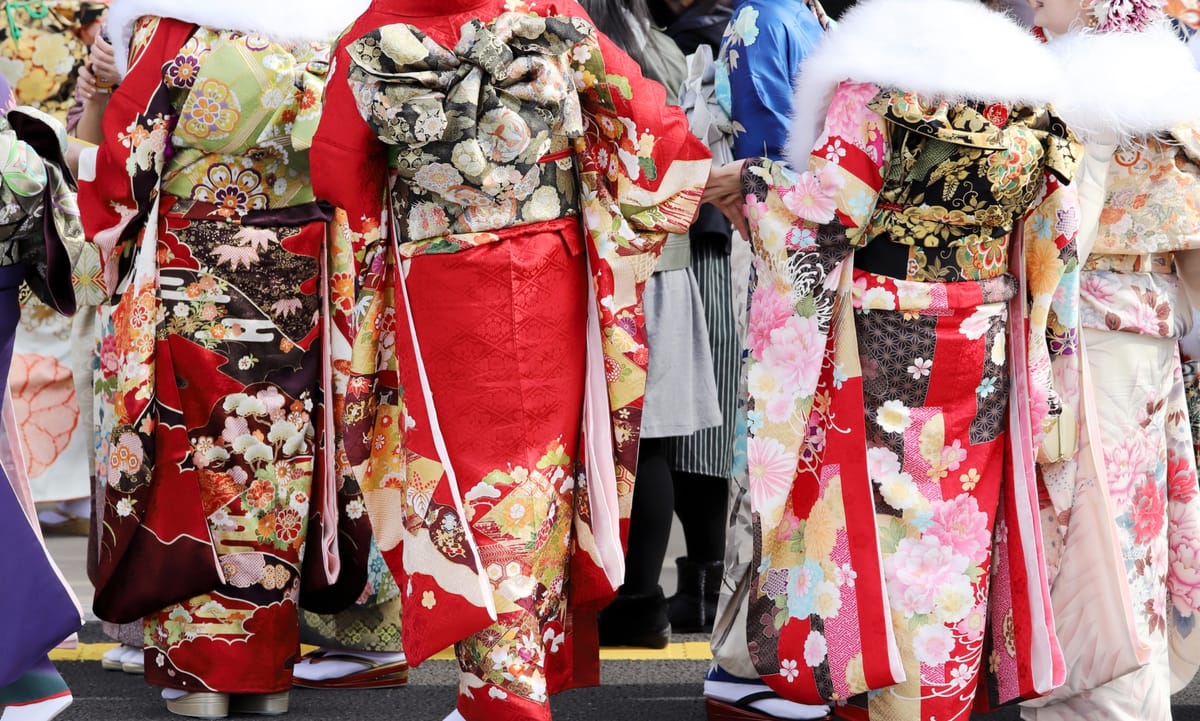 Ein Tag für die neuen Erwachsenen in Japan