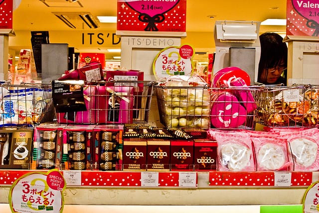 Die Qual der Wahl: Einkaufen vor dem Valentinstag.