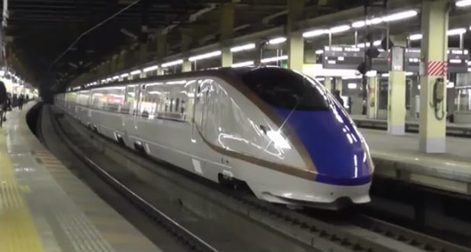 Shinkansen schlägt Flugzeug