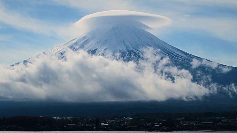 Der Wolkenhut über dem Fuji