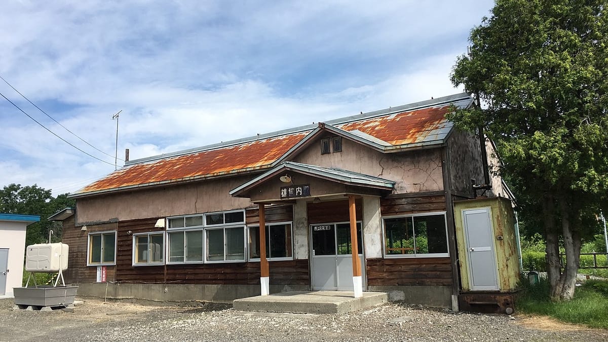 Bahnhöfe im Niemandsland