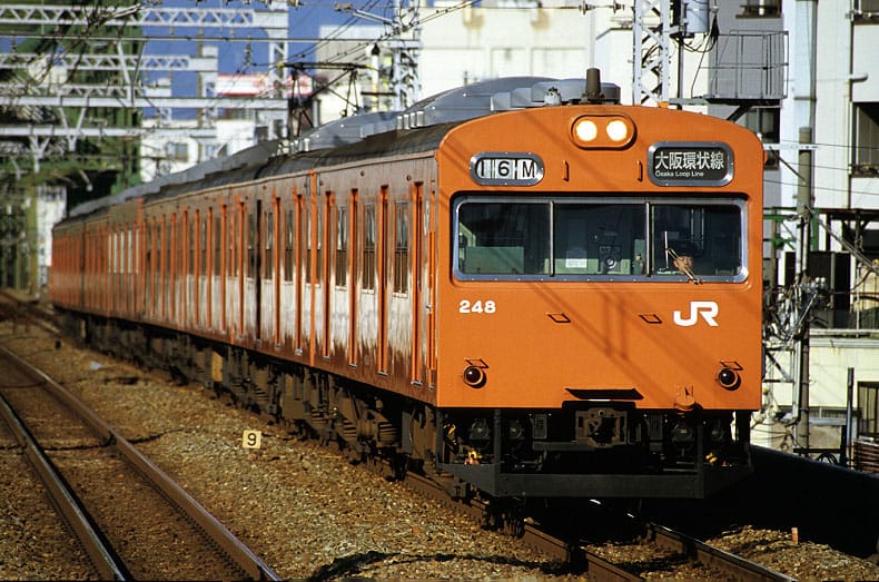 Der orange Zug von Osaka