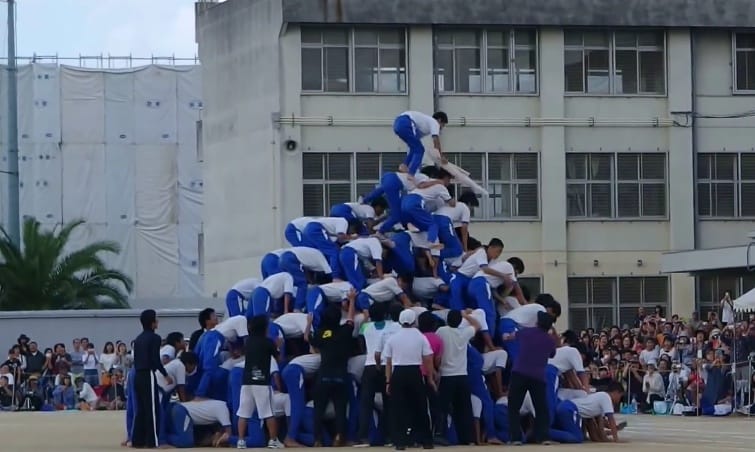 Japans Menschenpyramiden