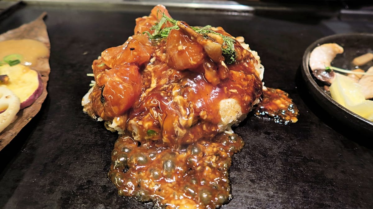 Ein Tomaten-Okonomiyaki in Osaka