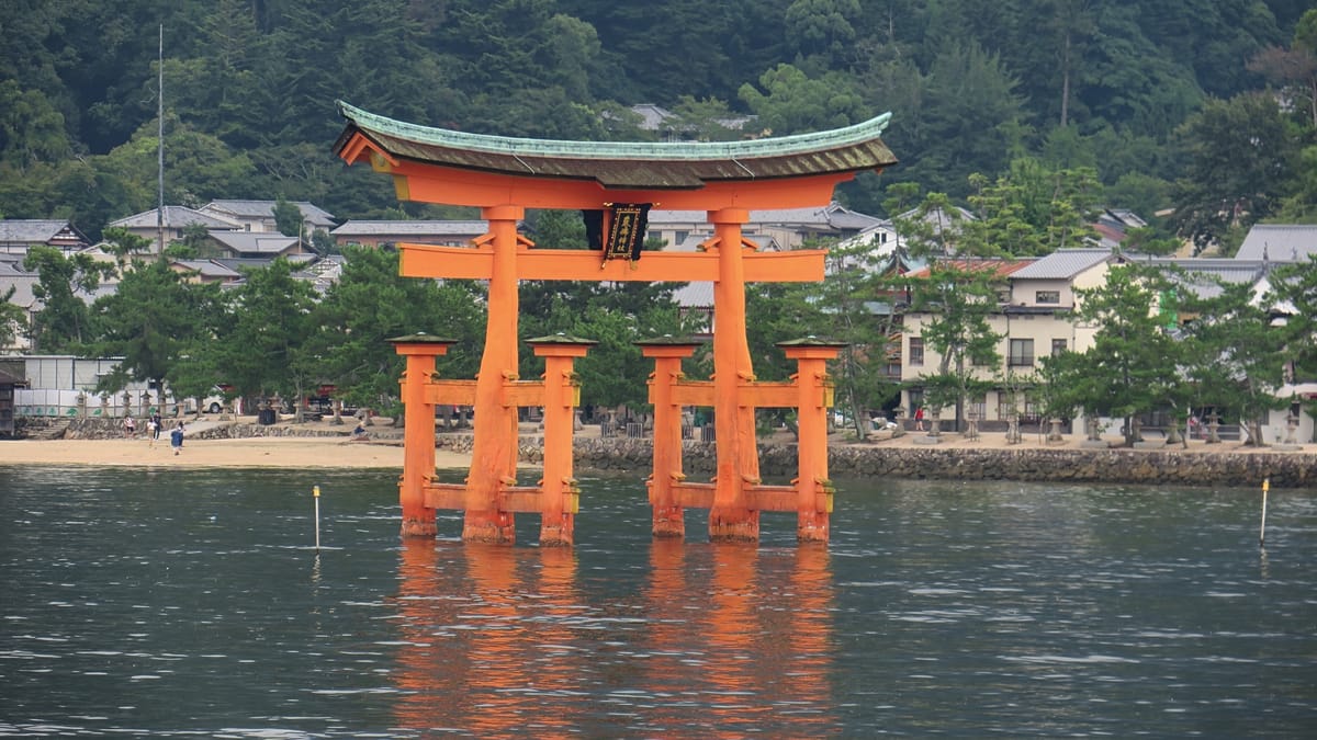 Risse im Torii von Miyajima