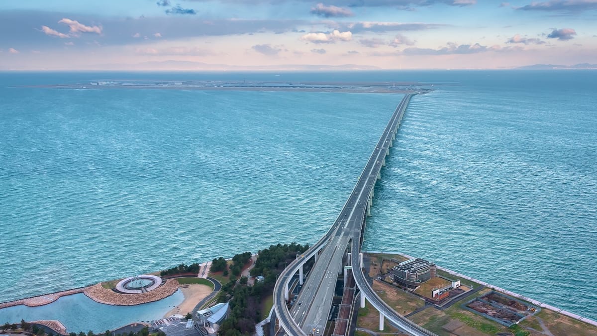 Osakas Brücke zur Welt ist wiederhergestellt