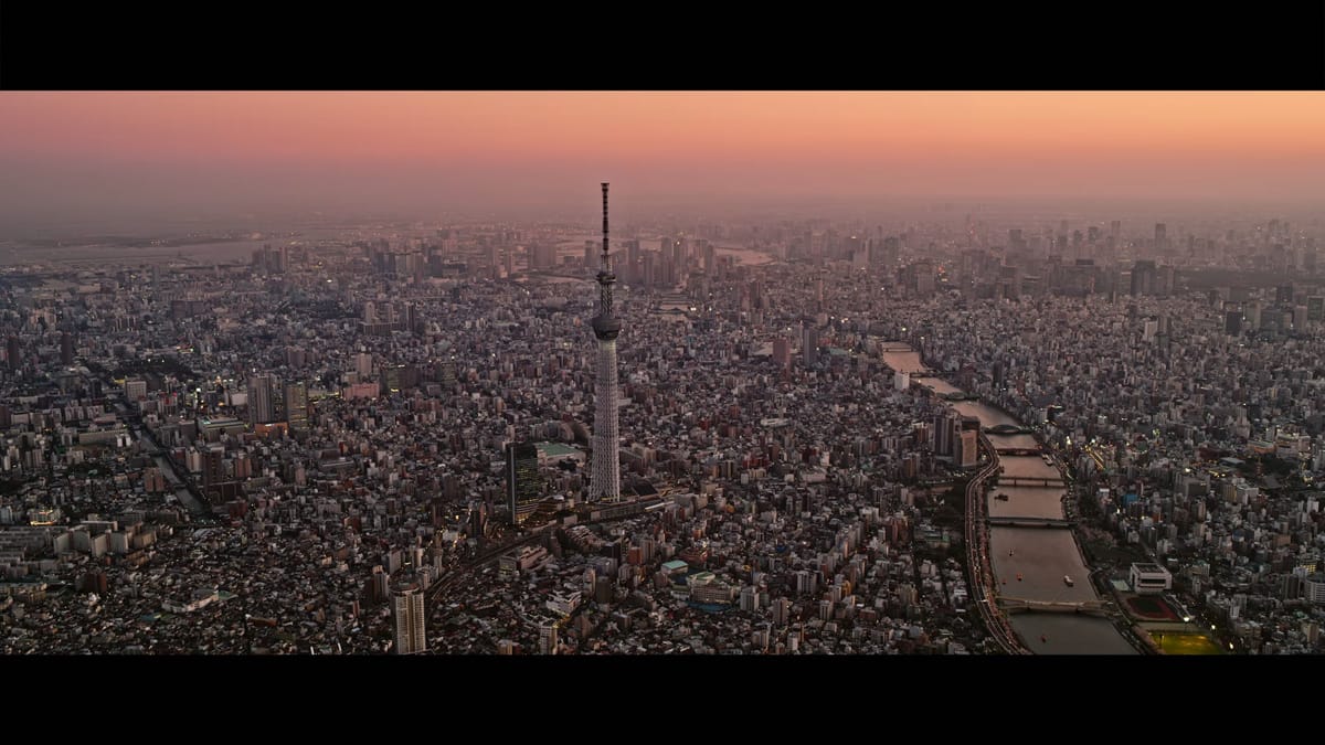 Das nächtliche Tokio aus der Vogelperspektive