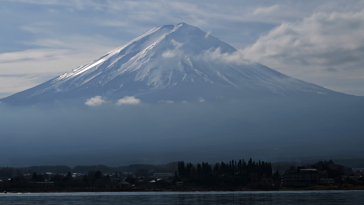 Die erste Schneekrone auf dem Fuji