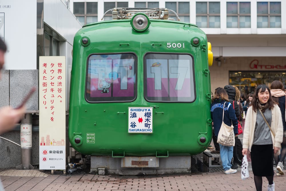 Hachiko und der grüne Wagen