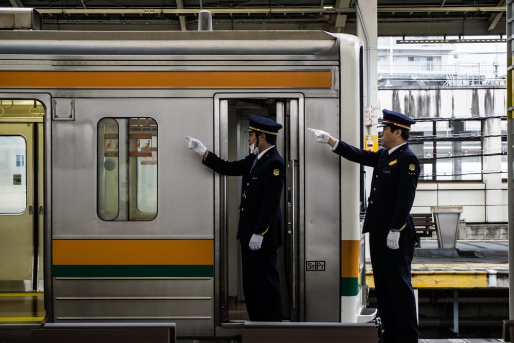 «Shisa Kanko»: Die Dirigenten in Japans Bahnhöfen