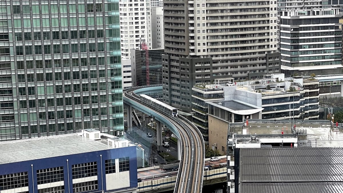 Tokios Bahnlinie mit der grossen Aussicht