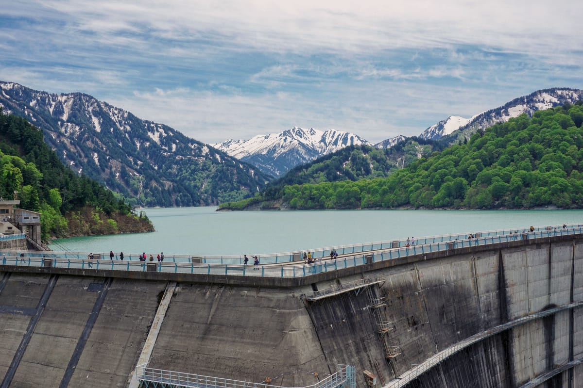 Die Bogenstaumauer von Kurobe