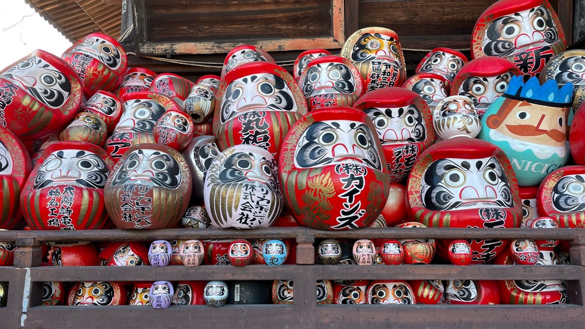 Der Tempel des japanischen Glücksbringers