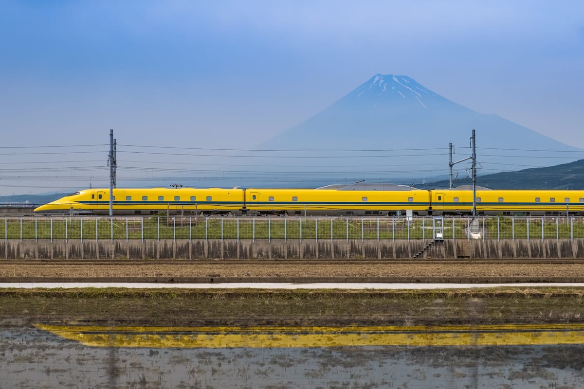 Eine Fahrt im gelben Shinkansen