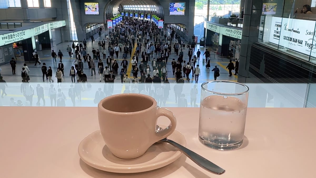 Der Pendlertunnel von Shinagawa