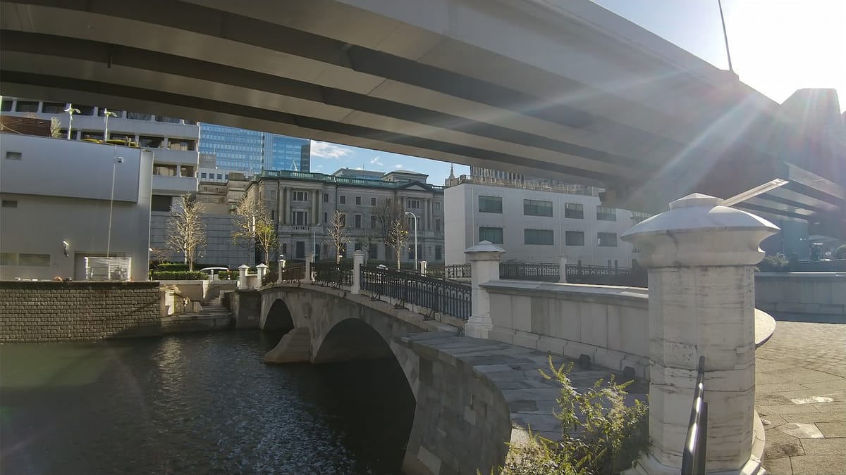 Tokios historische Fussgängerbrücke