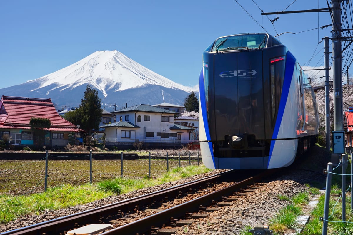 Mit dem Expresszug von Tokio direkt zum Fuji