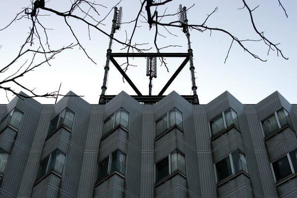 Bald auch eine Wetterstation: Japanische Mobilfunk-Antennen in Kashimada, Kawasaki.