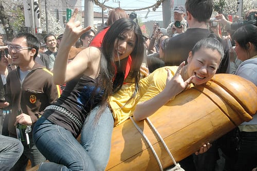 Penisfreuden: Ein shintoistisches Fest in Japan.