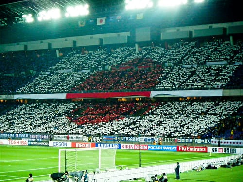 Wie ein Mann hinter der Mannschaft: Japans Fussballfans.