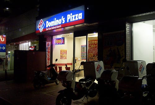 Pizza zur nächtlichen Stunde: Ein Laden von Domino's Pizza in Japan.