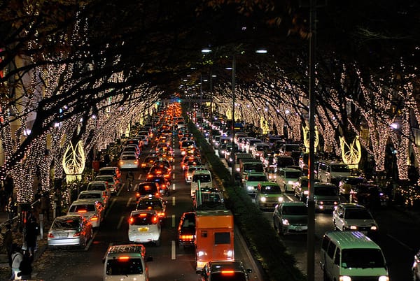 Die Champs-Elysée Tokios: Omotosando im Dezember.