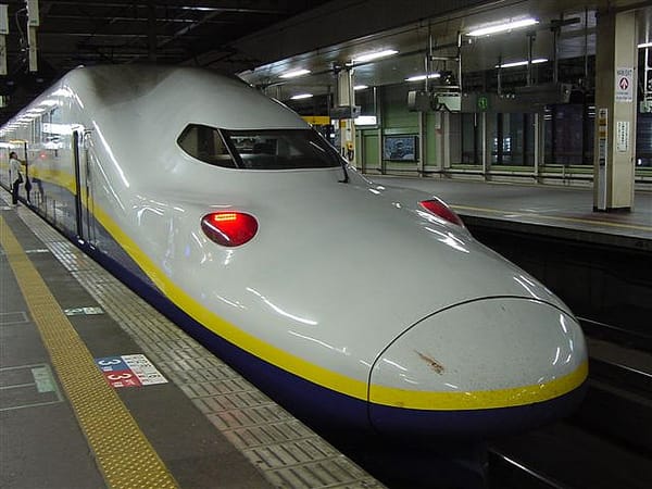 Einfach abgefahren: Ein Shinkansen-Hochgeschwindigkeitszug.