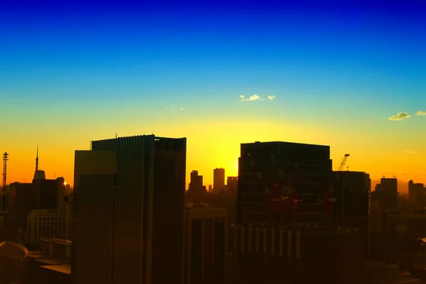 Energiesparen mit der Sommerzeit: Sonnuntergang Tokio.