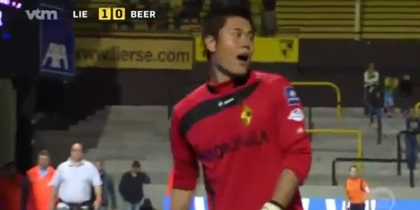 Eiji Kawashima ärgert sich über die Schmährufe.