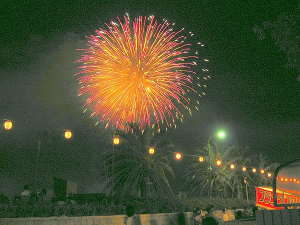 Ein Feuerwerk in Japan.