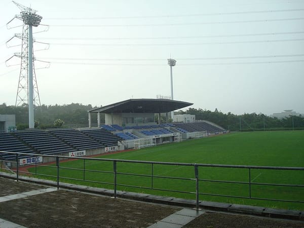 Stadion mit Strom: Die ehemalige Heimstätte der Tepco Mareeze ist heute ein Hauptquartier für die Rettungsarbeiten.