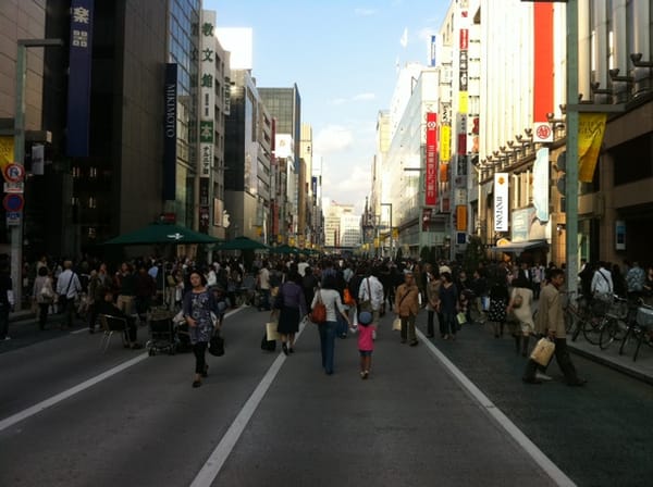 Autofrei einkaufen: Das Ginza-Quartier an einem Sonntagnachmittag.