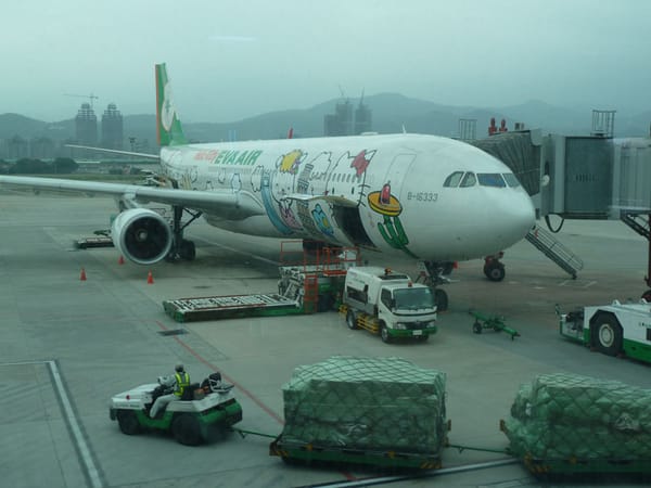 Eva Air mit Kitty-Bemalung.