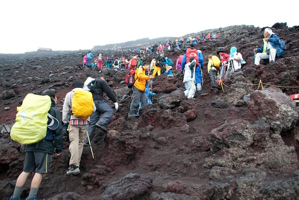 Massentourismus auf dem Fuji.