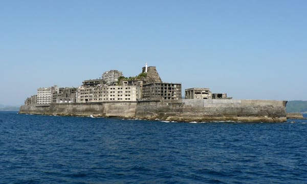 Der Blick auf Hashima.