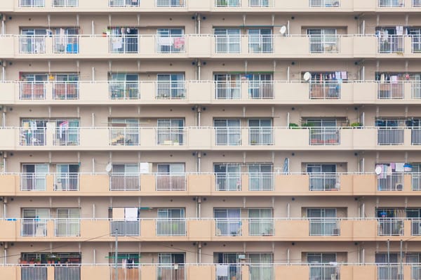 Ein Wohnblock in Japan.