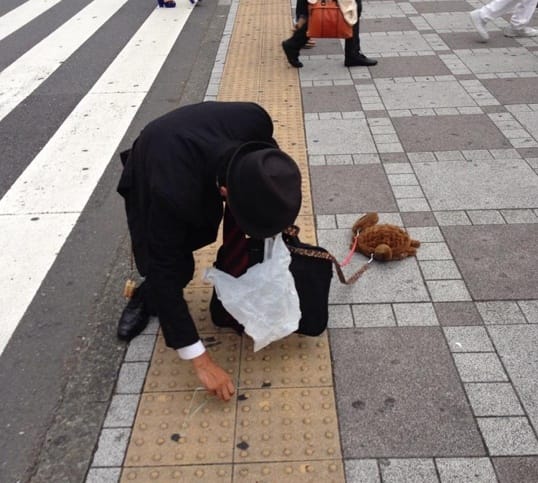 Ein putzender Gentleman