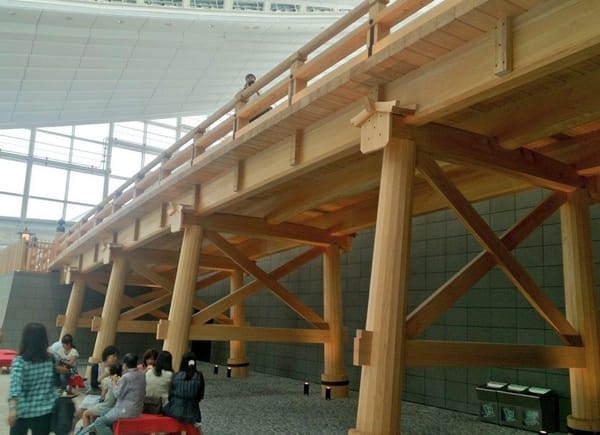 Die Nihonbashi-Brücke im Flughafen