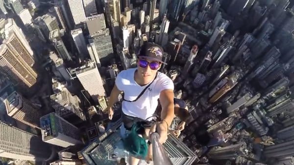 Ein Selfie auf die Spitze getrieben