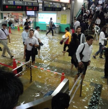 Bahnhof unter Wasser