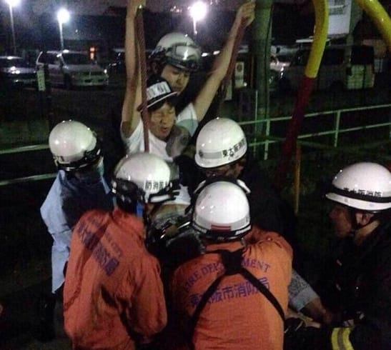 In der Schaukel eingeklemmt