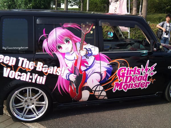 Ein Itasha an einer Autoausstellung.