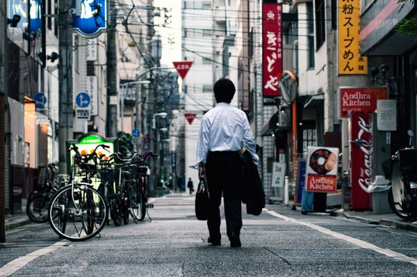 Wie weiter? Ein Salaryman in Japan.