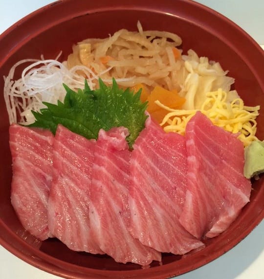 Ein Honmaguro-Toro-Don für 500 Yen.