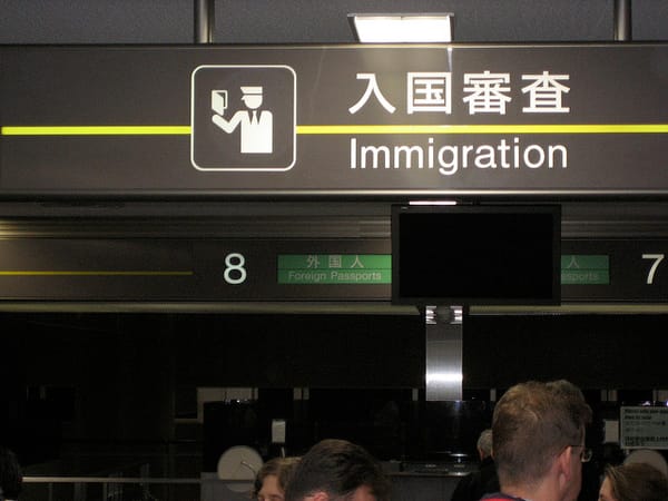 Passkontrolle am Flughafen Narita.