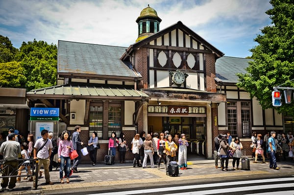 Der altehrwürdige Bahnhof Harajuku.