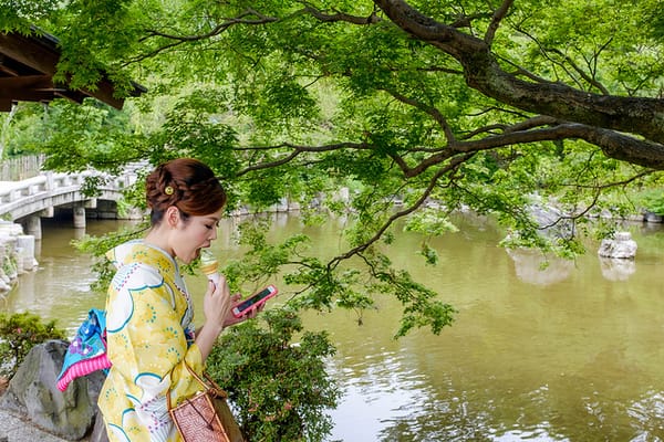 Unverzichtbar in Japan: Das Smartphone, Line und Twitter.