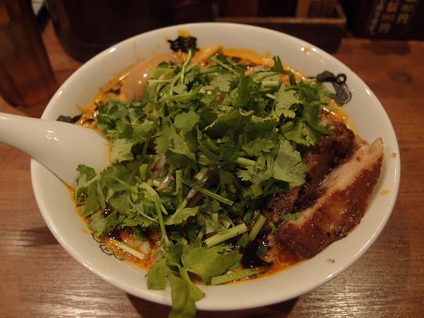 Angesagt: Koriander auf der Ramen-Nudelsuppe.